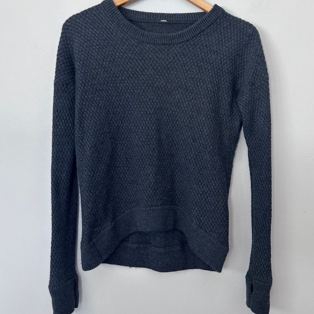 Lululemon Yogi Crew Sweater Womens 4 Gray Merino Wool Knit Thumbholes High Low